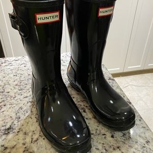 Hunter Black Rain Boots. Mid calf. Size 8.
